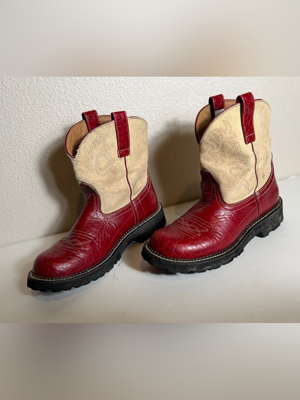 Ariat~Fatbaby~Red~Croc-Embossed~Leather & Cream~Suede~Short Shaft~Boots~Size 10 - Picture 5 of 16
